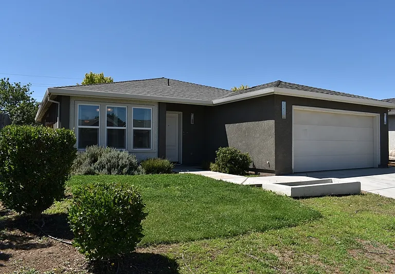 524 Janell Ct — Photo 2