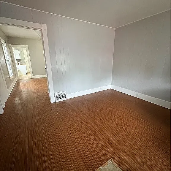 122 Heaton Ave — Photo 4