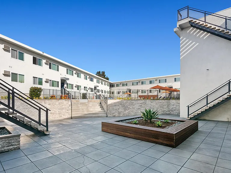Mission Pointe Apartment Homes — Photo 9