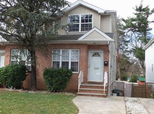 198 Llewellyn Pl, Staten Island, NY 10310