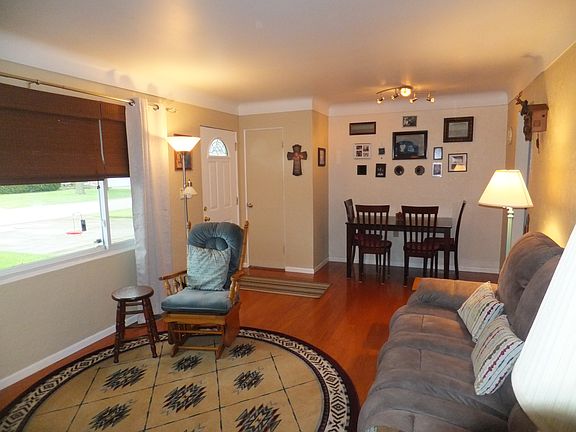 5th image of 215 Redwood Dr