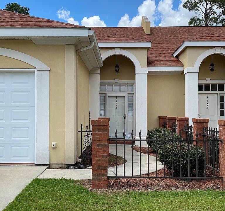1st image of 1703 Villa Dr
