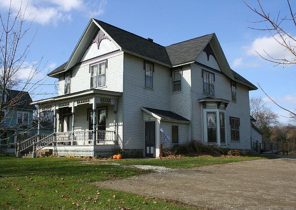 2nd image of 210 Main St