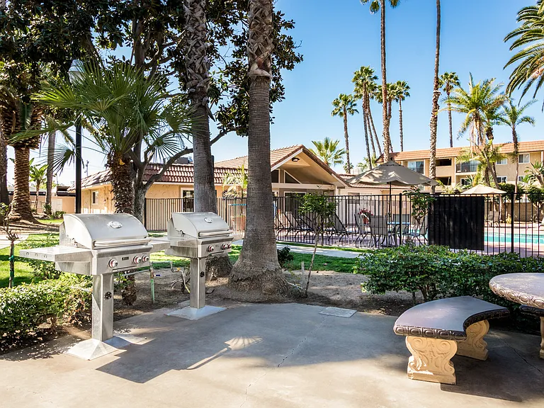 Casa Grande Apartments — Photo 19