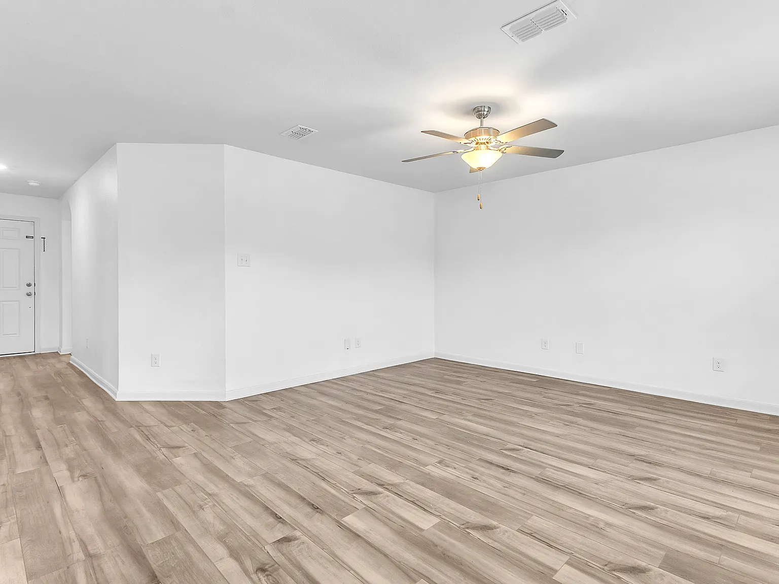 3 bed, 1224 sqft, $2,400 — Photo 4