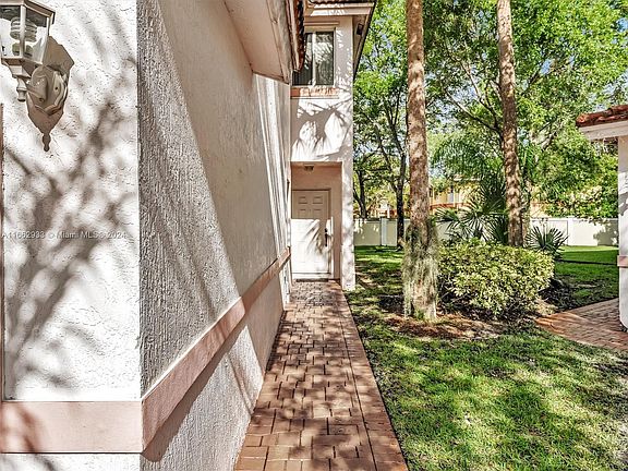 4th image of 7611 Tamarac Island Cir
