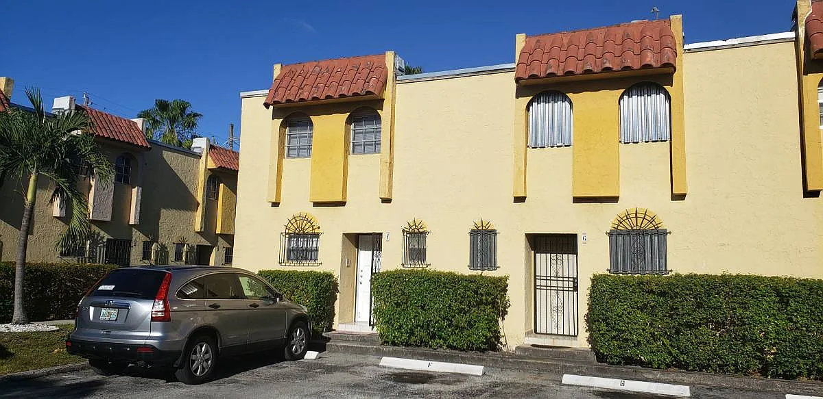 2 bed, 2.5 bath, 1260 sqft, $2,470 — Photo 1