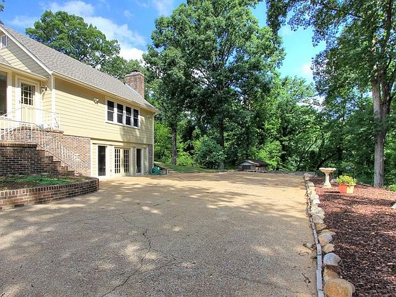 4th image of 914 Clarendon St