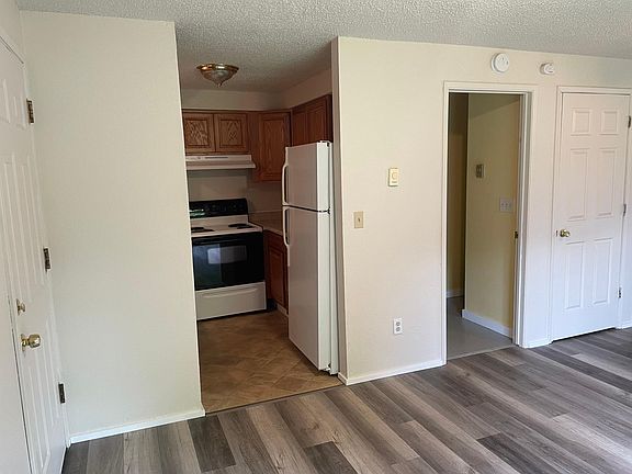 Entrance/Dining Area