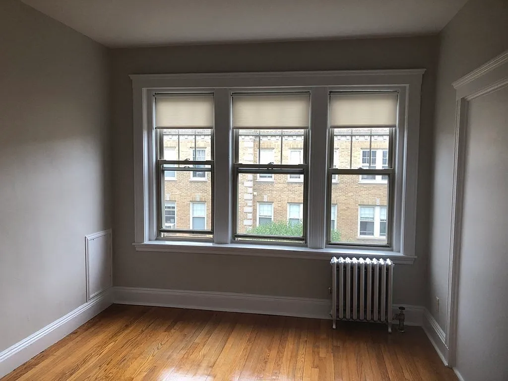 3 bed, 1.0 bath, 800 sqft, $2,800 — Photo 2