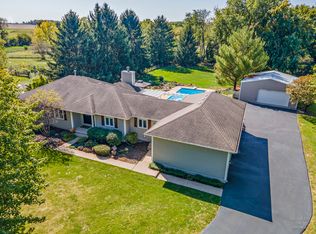 4N426 Arrowhead Dr, Saint Charles, IL 60175