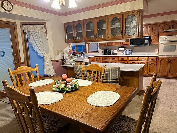 Dining Area/Kitchen