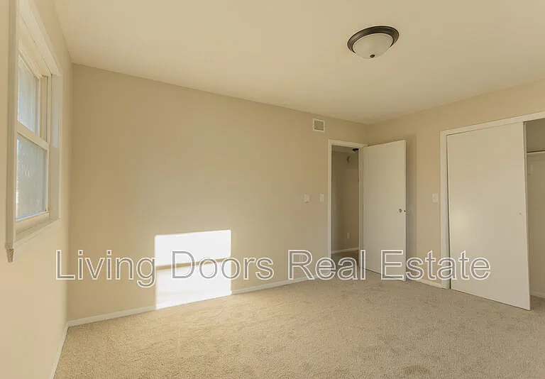402 W Eldora Ave #D — Photo 18
