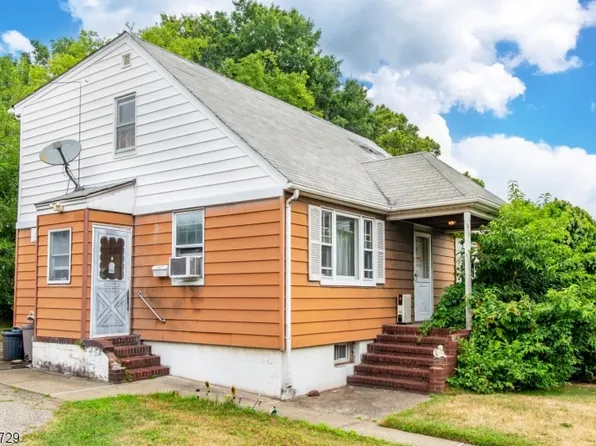 107 Kipp Ave, Elmwood Park Boro, NJ 07407