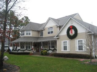 3 Hilltop Ln, Manorville, NY 11949