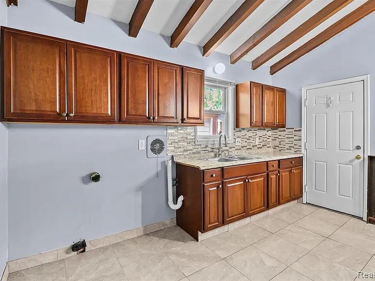 25016 Lehigh St — Photo 17