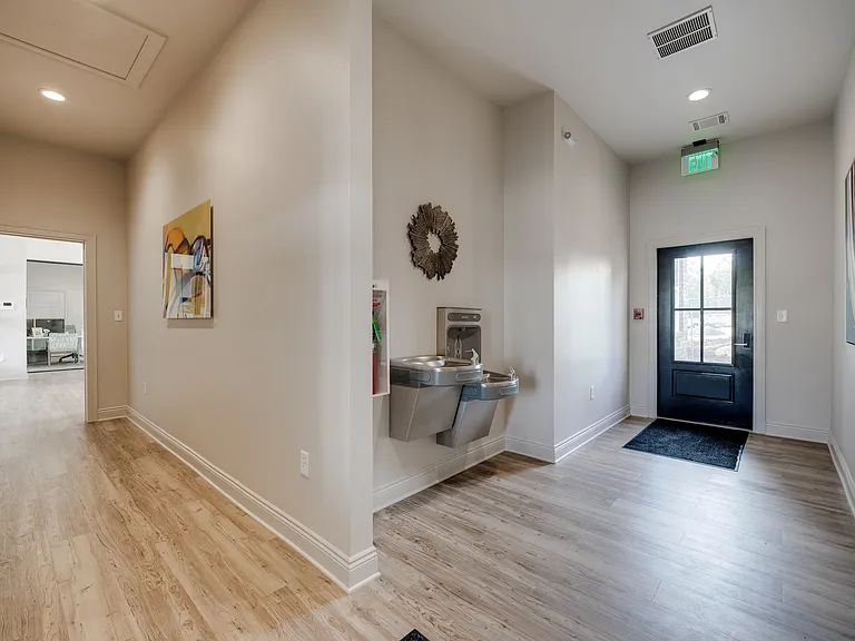 Brentwood Apartments — Photo 40