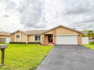 5221 King Arthur Ave, Davie, FL 33331