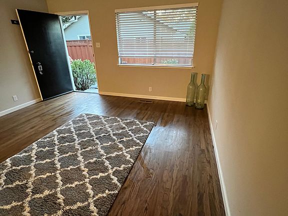 3rd image of 137 Oak Ct #137