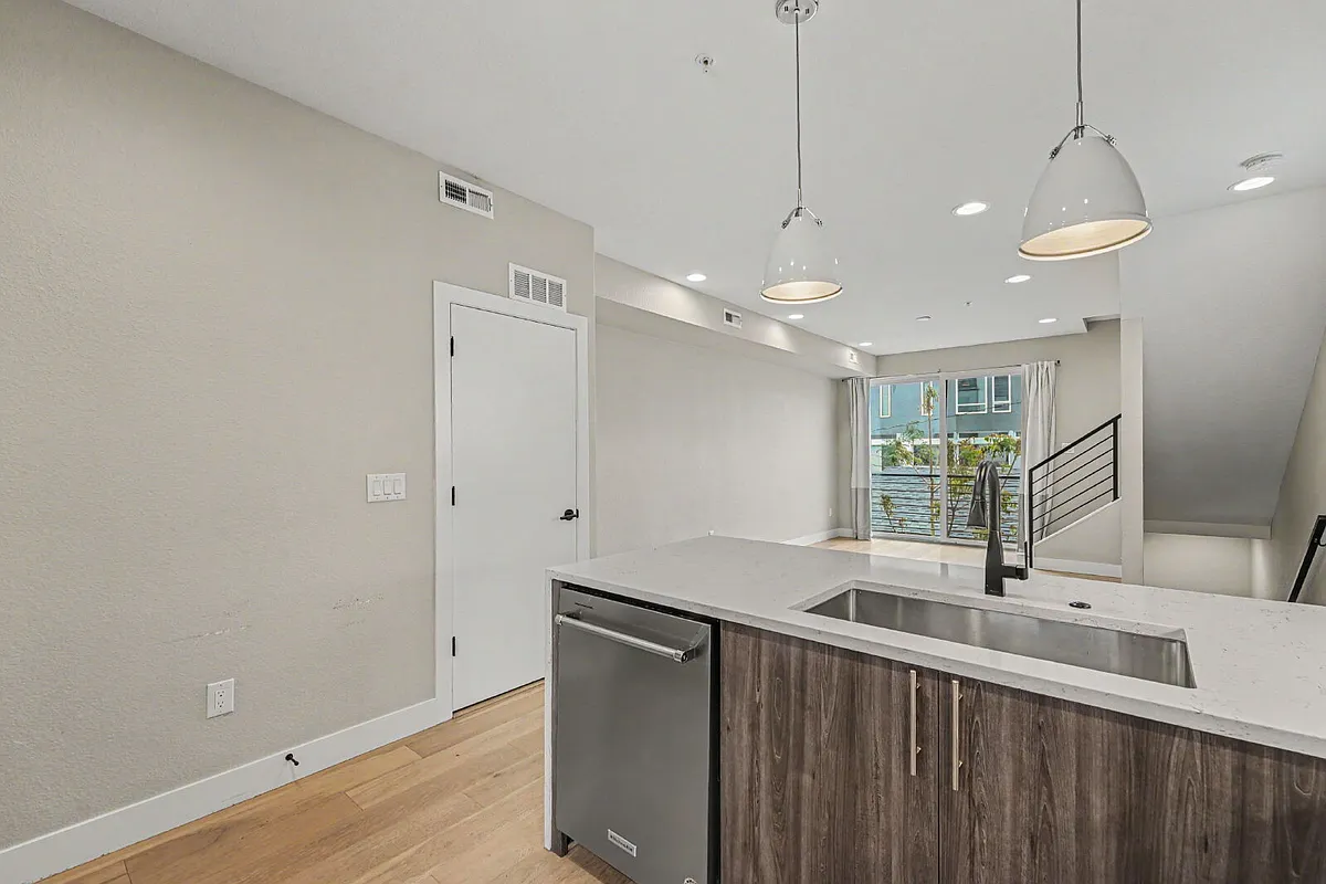Building Photo - 2828 W 25th Ave #9