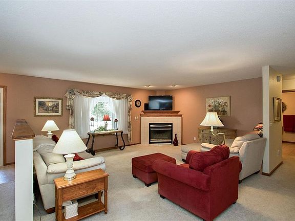 A tile entry leads to a wonderful Great Room featuring a gas fireplace