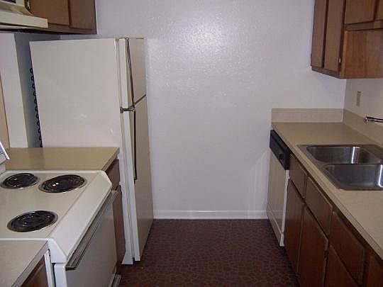 2nd image of 501 Boyett St APT F