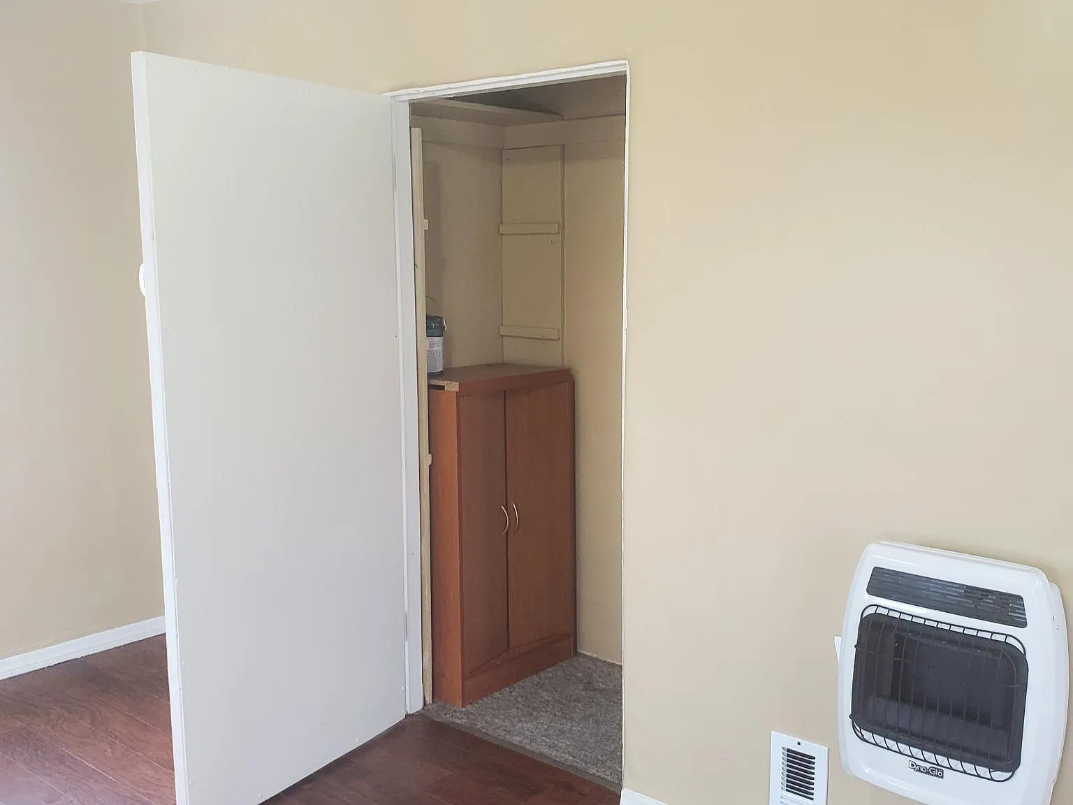Studio, 380 sqft, $1,550 — Photo 4