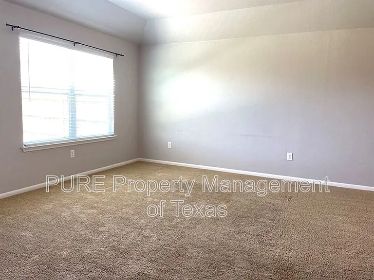 12040 Riparian Rd — Photo 3