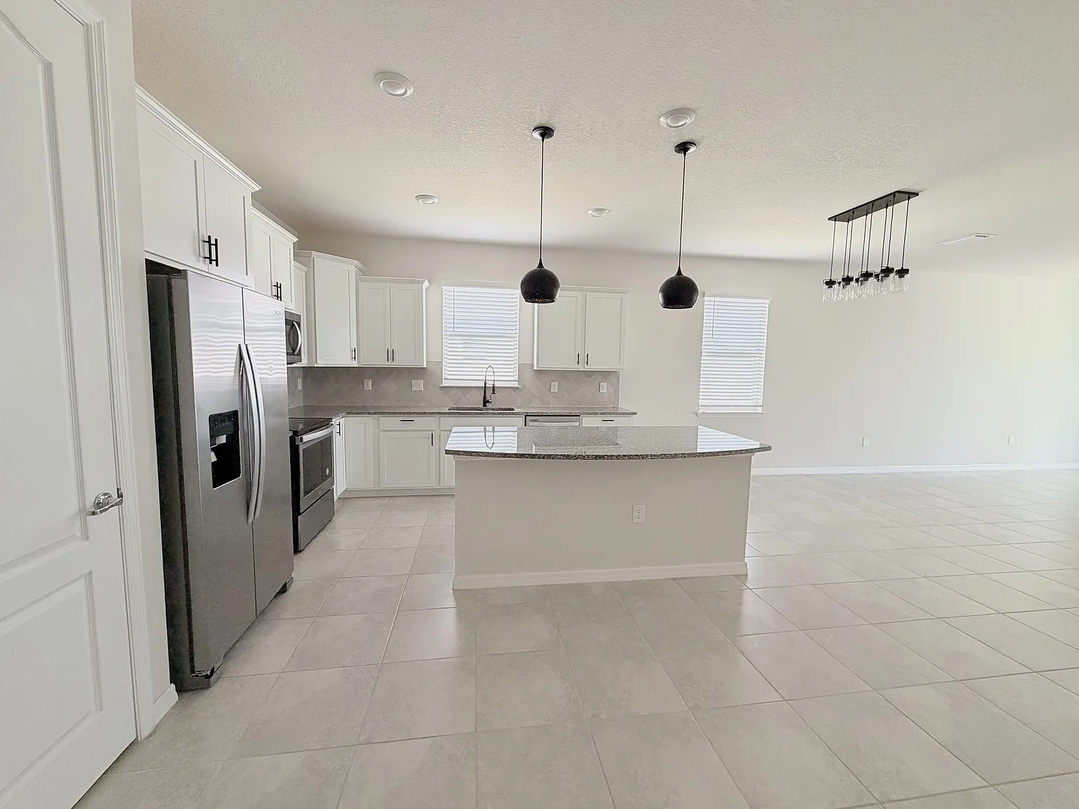 3/2/2 Located In Spring Hill In Talavera! — Photo 2