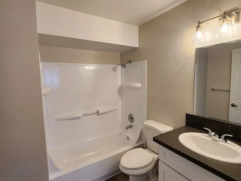 Stonecreek Apartments — Photo 5