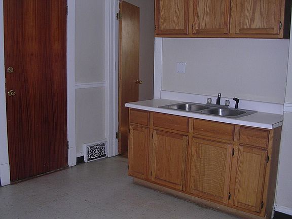 4th image of 2448 N Holton St Lowr #