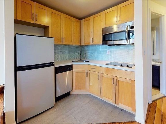 4th image of 690 Greenwich St APT 3H