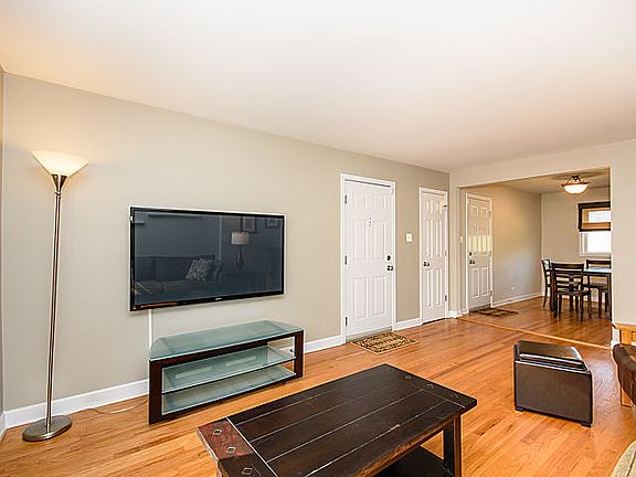 4th image of 2931 W Summerdale Ave APT 3