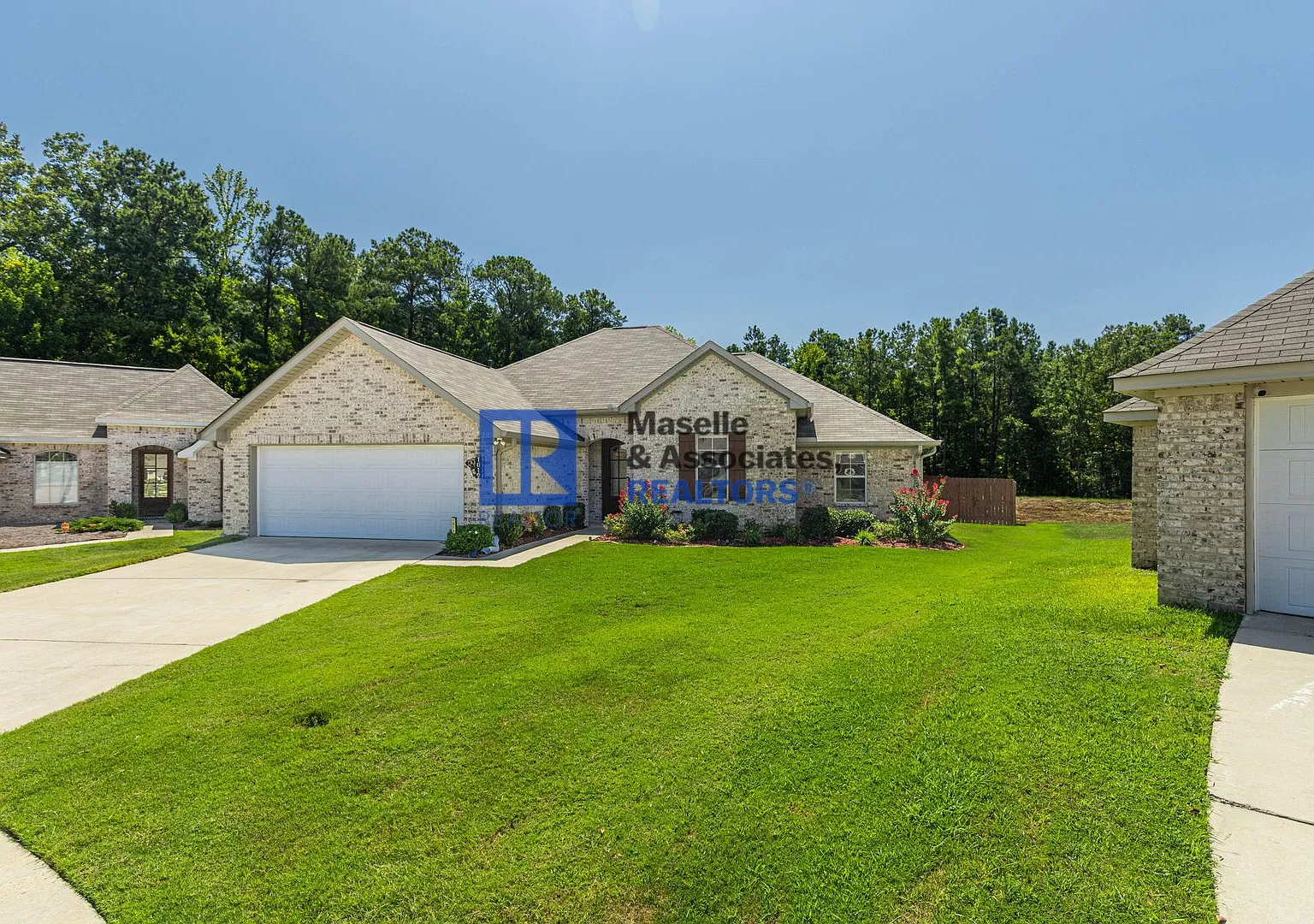 4 Bed/2 Bath Home in Pearl in Silver Ridge — Photo 4