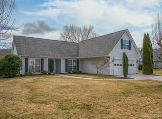 202 English Oak Rd, Fletcher, NC 28732