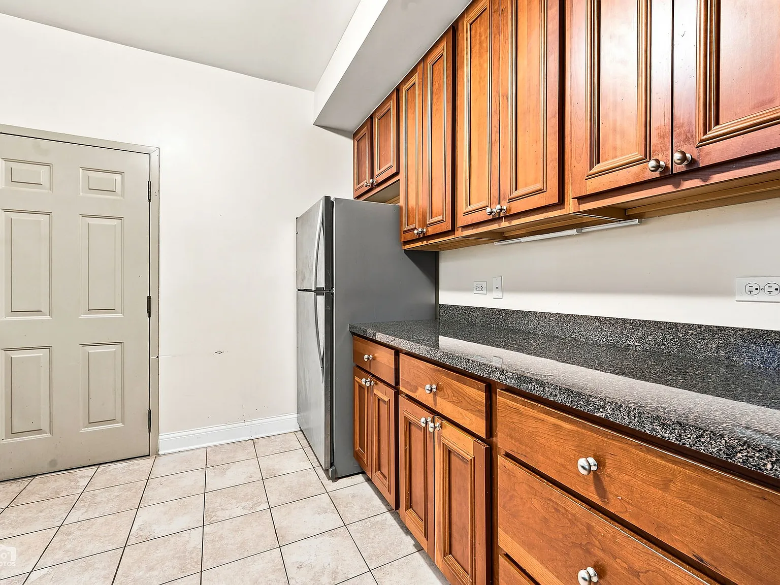 5 bed, 2500 sqft, $4,000 — Photo 3