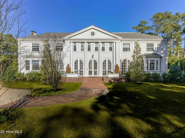 12 E Barrett Road, Pinehurst, NC 28374