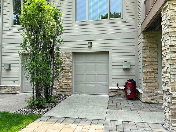 3rd image of 287 202nd St