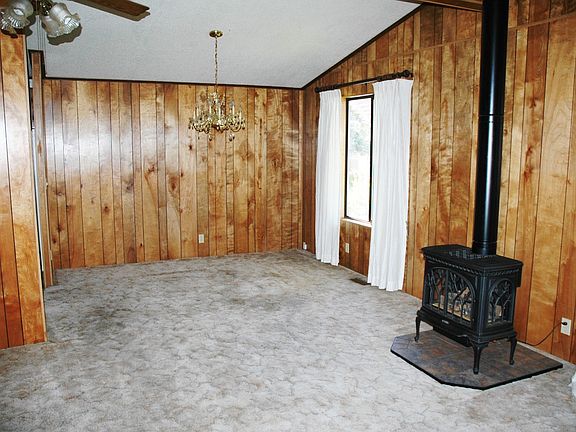 5th image of 1912 Hillcrest Dr