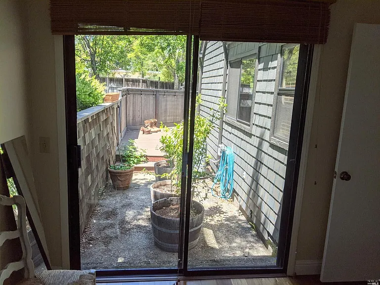 1382 Saint James Ct — Photo 12