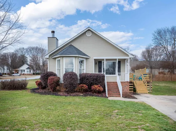 401 Fairdale Dr, Simpsonville, SC 29681