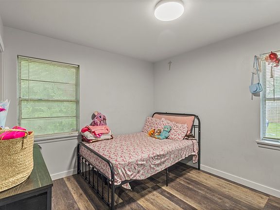 4th image of 1602 Park Pl