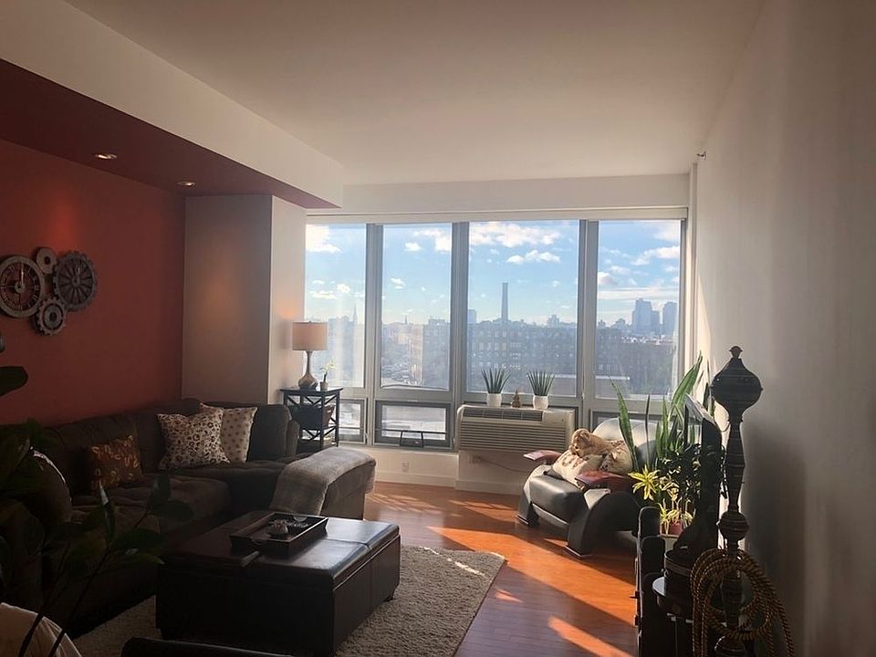 1st image of 5-49 Borden Ave #L8