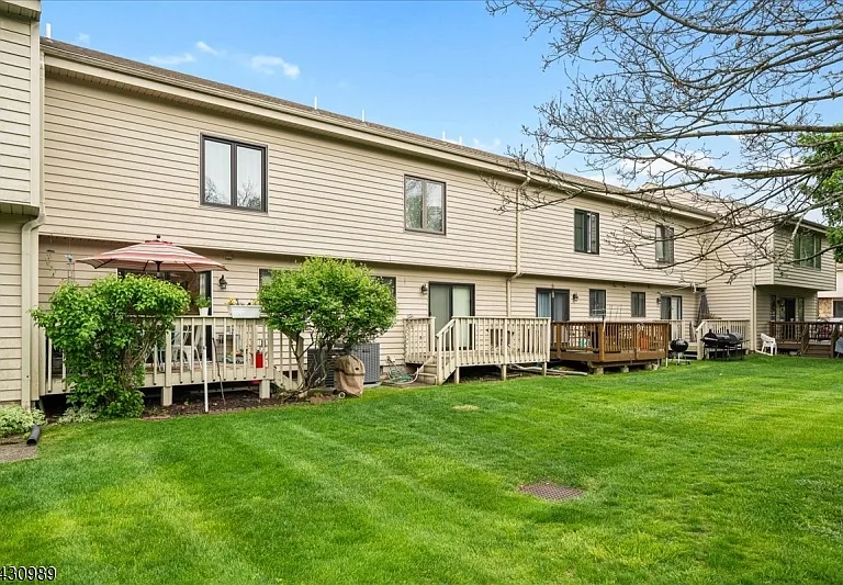 204 Dakota Dr — Photo 42