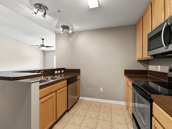 5th image of 7055 Deer Lodge Cir #109-1
