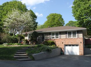 3 Oneida Trl, Oak Ridge, NJ 07438