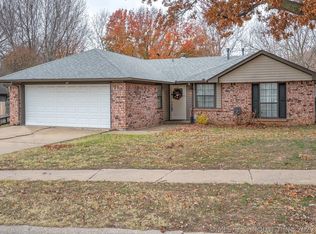 4900 S Juniper Ave E, Broken Arrow, OK 74011