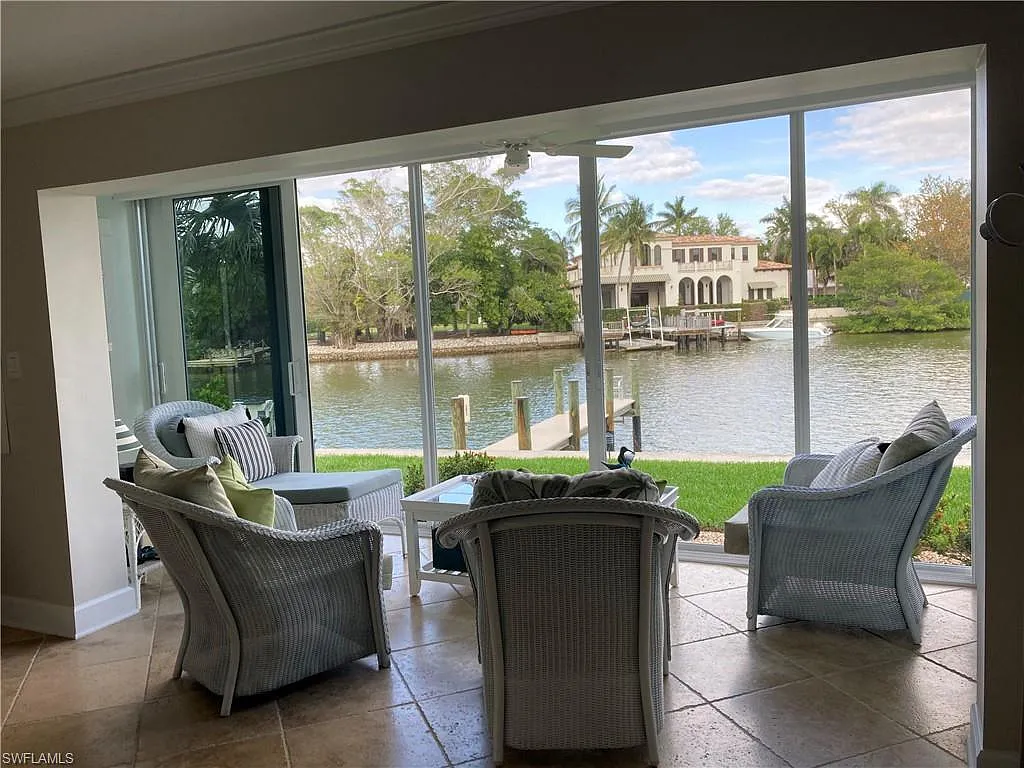 2 bed, 2.0 bath, 1256 sqft, $4,200 — Photo 3