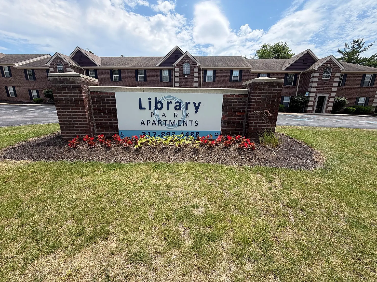 Library Park — Photo 2