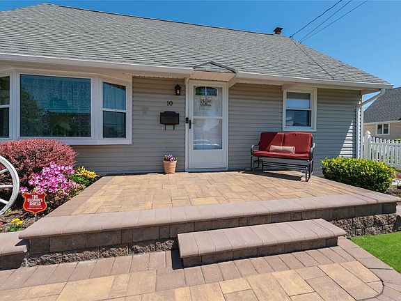 2nd image of 10 Balfour Dr